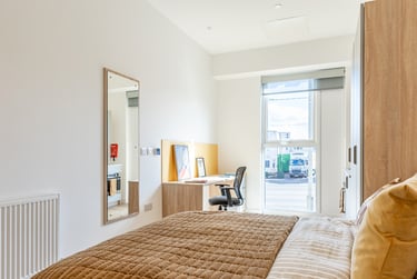 Deluxe Studio - Image 2